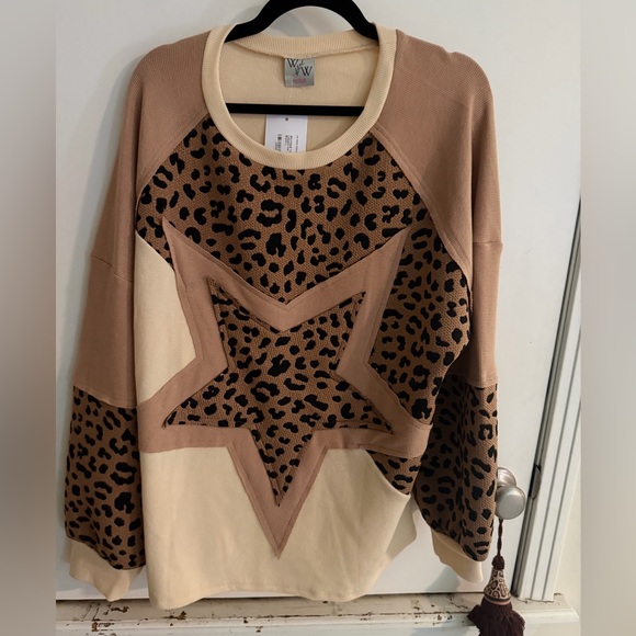 The White Willow Tops - Mixed media NWT STAR Panel Leopard Sweatshirt - Beige & Camel xl -xxl